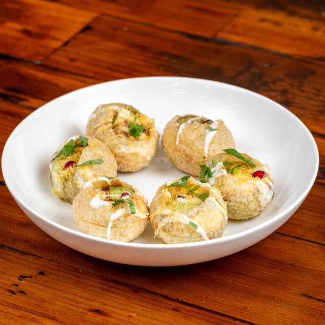 Doi Phuchka (Dahi Puri).